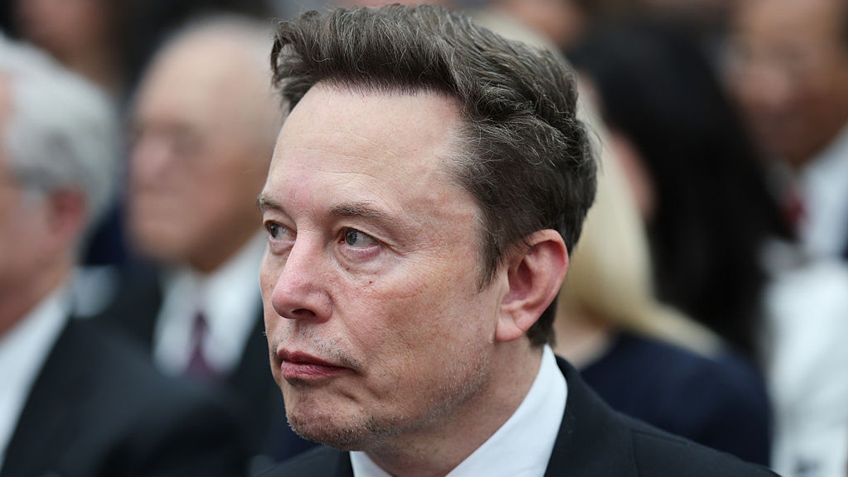 Tensiuni diplomatice între Polonia și Elon Musk privind utilizarea serviciilor Starlink în Ucraina
