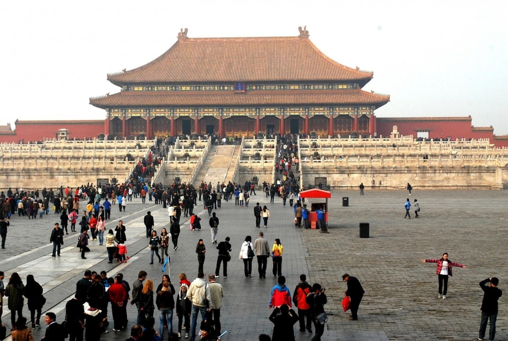 Criza de angajare în China: Generația Z se confruntă cu o piață a muncii transformată de inteligența artificială