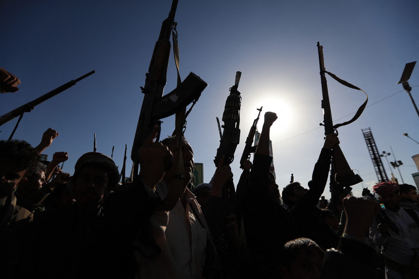 Atac Houthi asupra sediului guvernului yemenit din Aden: escaladarea conflictului regional
