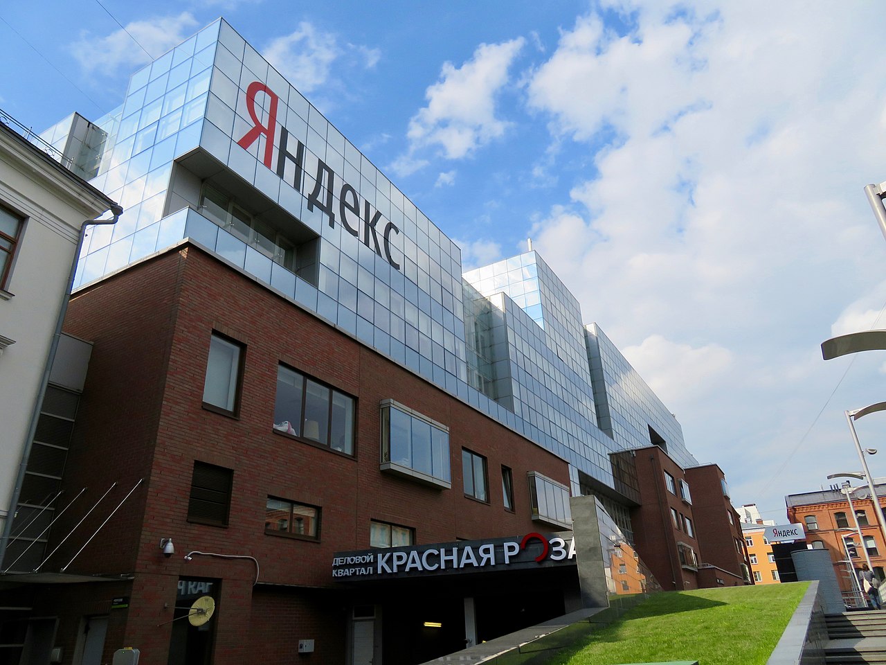Atacuri masive cu drone asupra infrastructurii rusești: Yandex și aeroporturile din Moscova sunt vizate