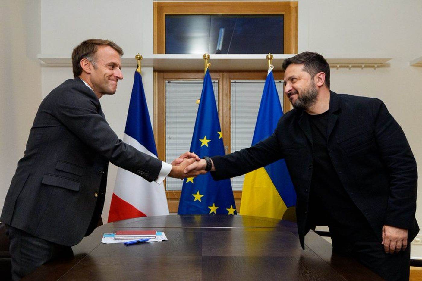 Emmanuel Macron solicită furnizarea tuturor mijloacelor necesare pentru apărarea Ucrainei împotriva Rusiei