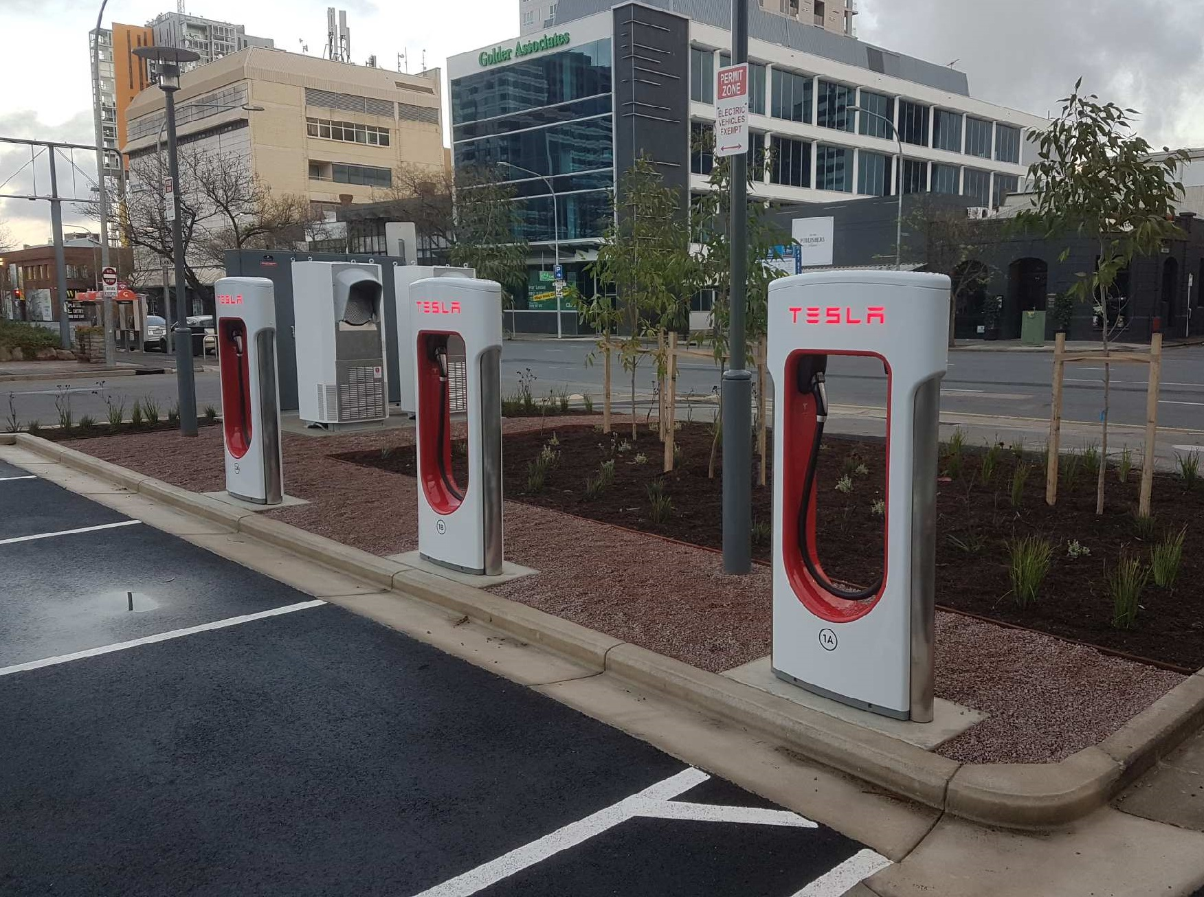 Regiunile europene solicită măsuri pentru accesibilitatea mașinilor electrice și protejarea furnizorilor auto