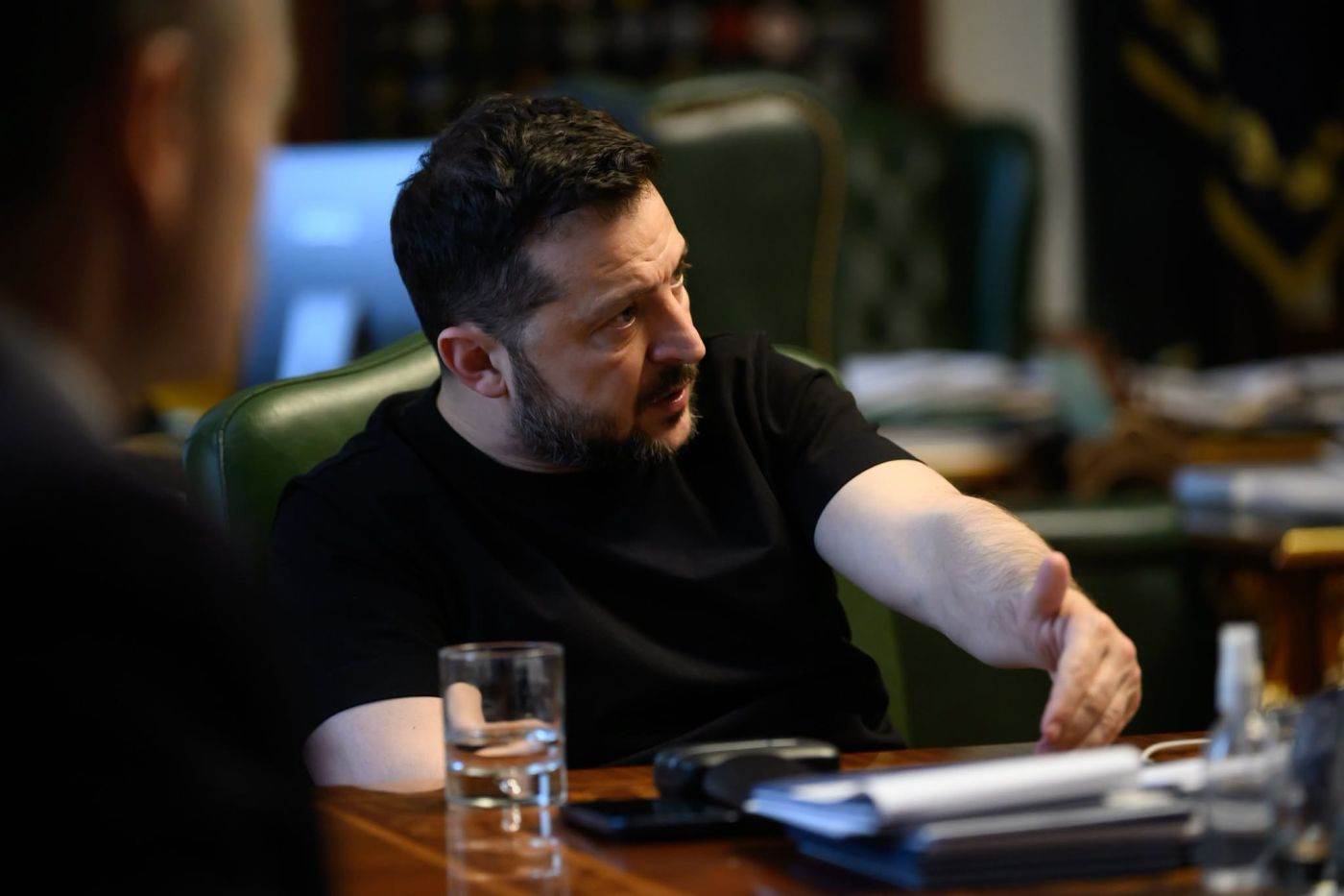 Zelenski avertizează că limitările serviciilor Starlink pun în pericol capacitatea de interceptare a dronelor