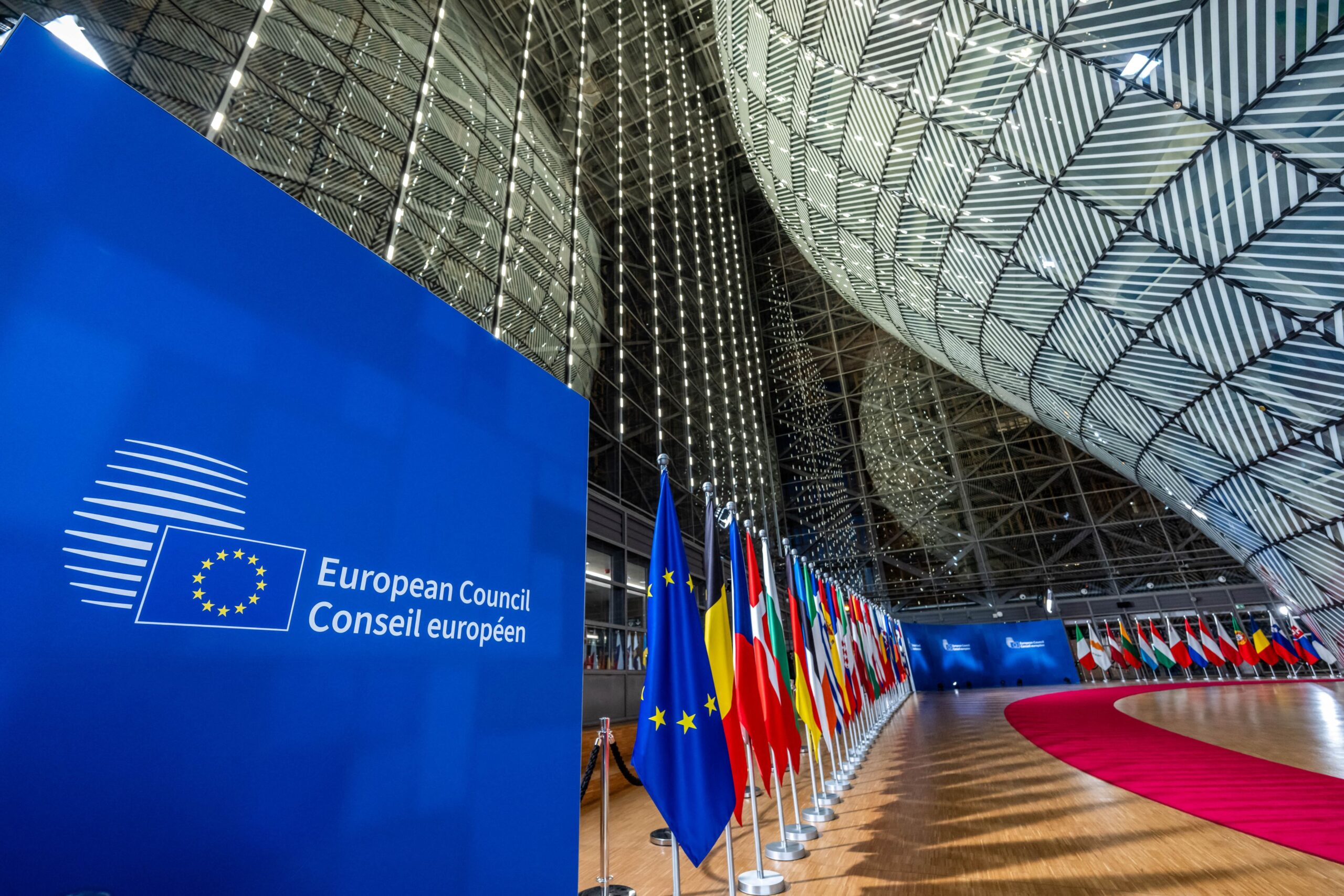 Summitul UE la Bruxelles: Blocaje bugetare și tensiuni privind sprijinirea Ucrainei
