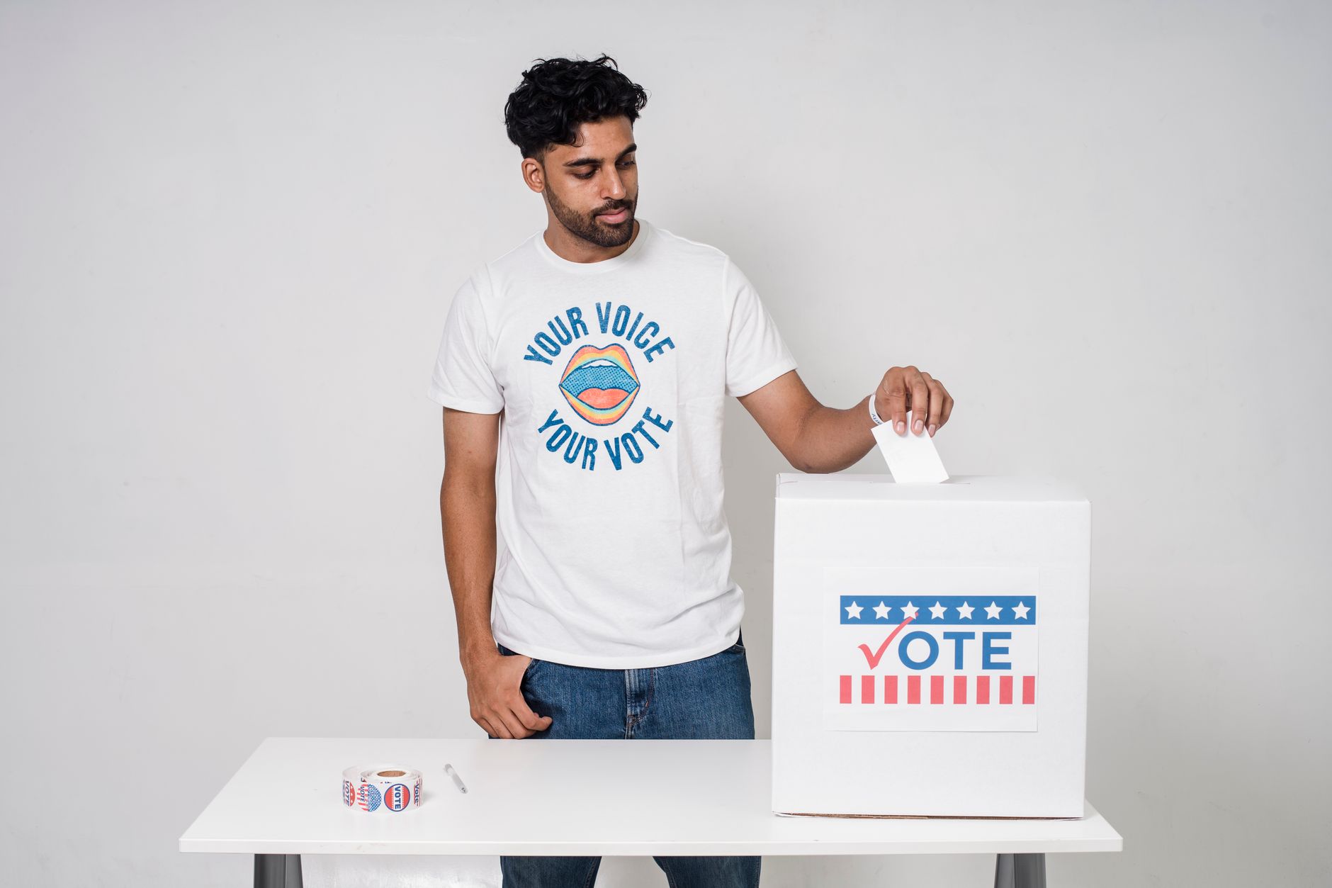 Teoriile conspirației despre fraude electorale pot influența pregătirile pentru alegerile din SUA în 2026