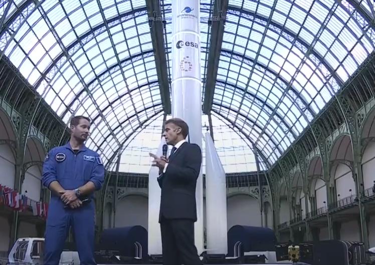 Macron propune o guvernanță comună a spațiului; absența SpaceX și Blue Origin marcată de presiuni politice