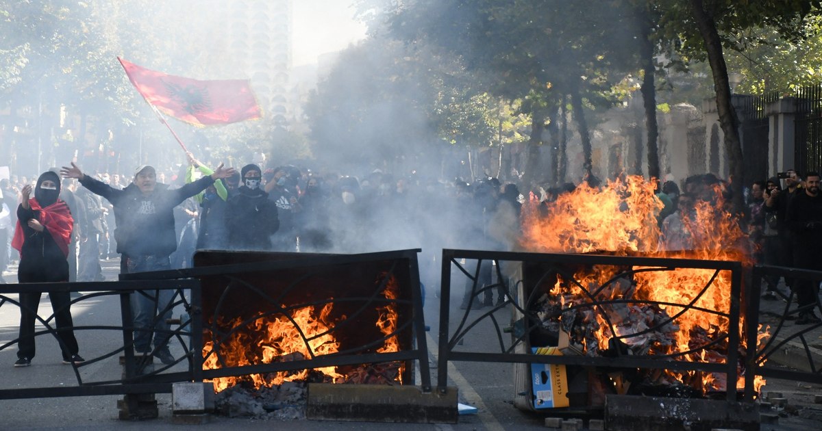 Instabilitate politică în Albania: Proteste violente și cereri de demisie pentru Edi Rama