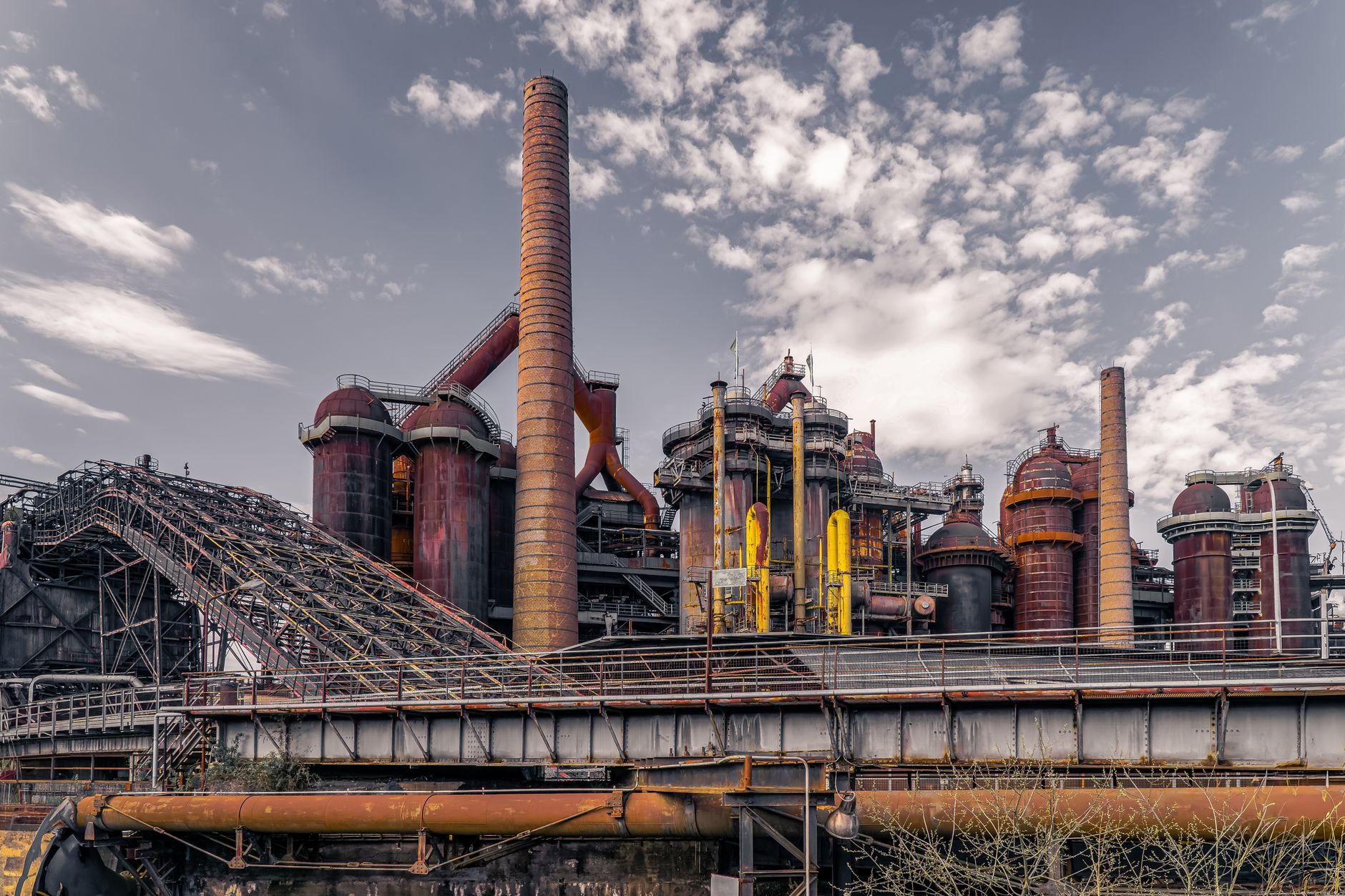 Atacuri rusești asupra infrastructurii critice ucrainene: ținte siderurgice și energetice