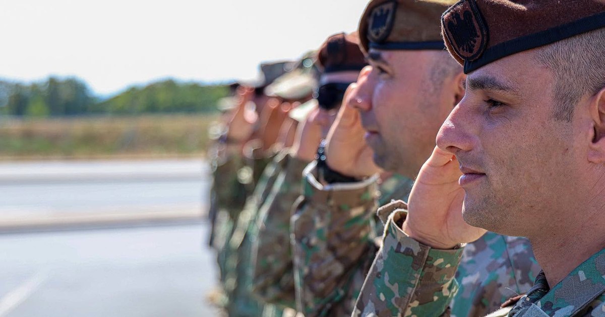Avertisment strategic: Întârzierea măsurilor de voluntariat ar putea forța reintroducerea stagiului militar obligatoriu