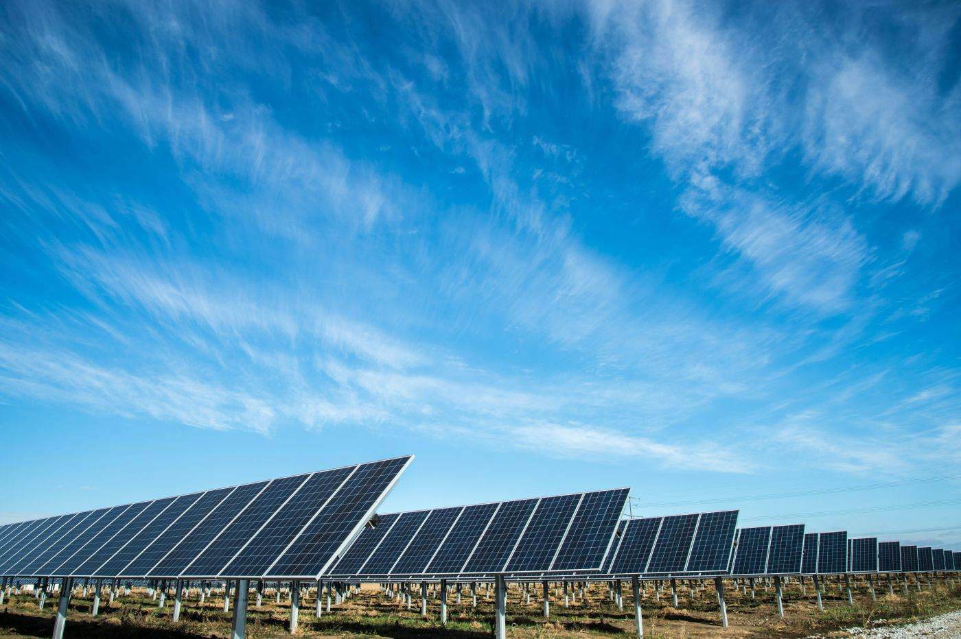 China propune restricții la exportul a 12 tehnologii critice pentru industria panourilor solare