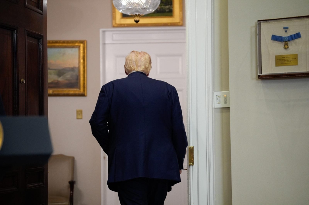 Administrația Trump sub presiune: demiterea secretarului de presă și criza de leadership de la Casa Albă