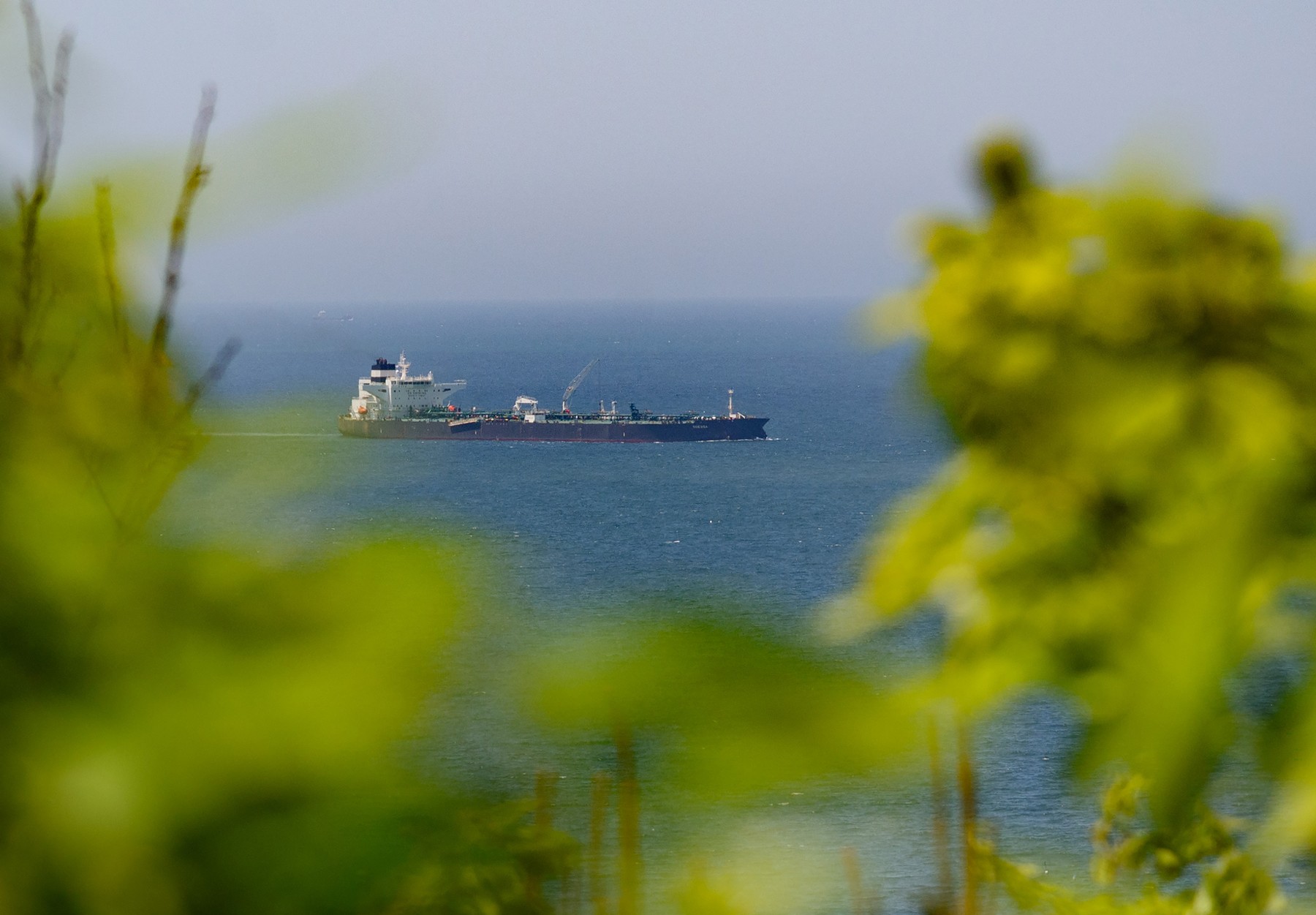 Incendiu la un petrolier în strâmtoarea Ormuz după impactul cu o mină marină, conform Gărzilor Revoluției