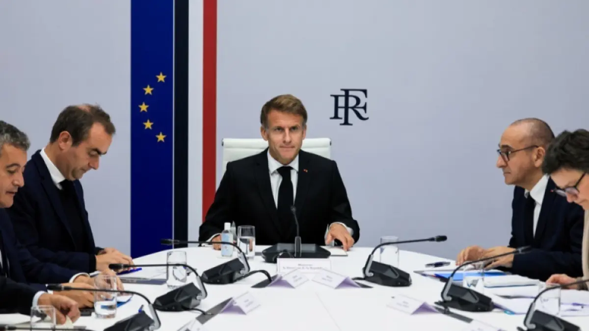 Emmanuel Macron refuză să accepte demisia ministrului de interne în urma revoltelor din Franța