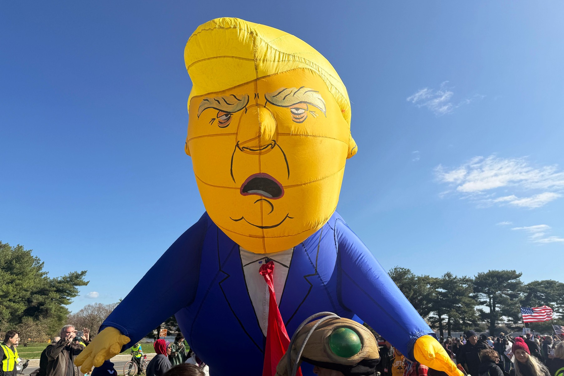 Mobilizare masivă în SUA: Mișcarea No Kings organizează mii de proteste împotriva lui Donald Trump