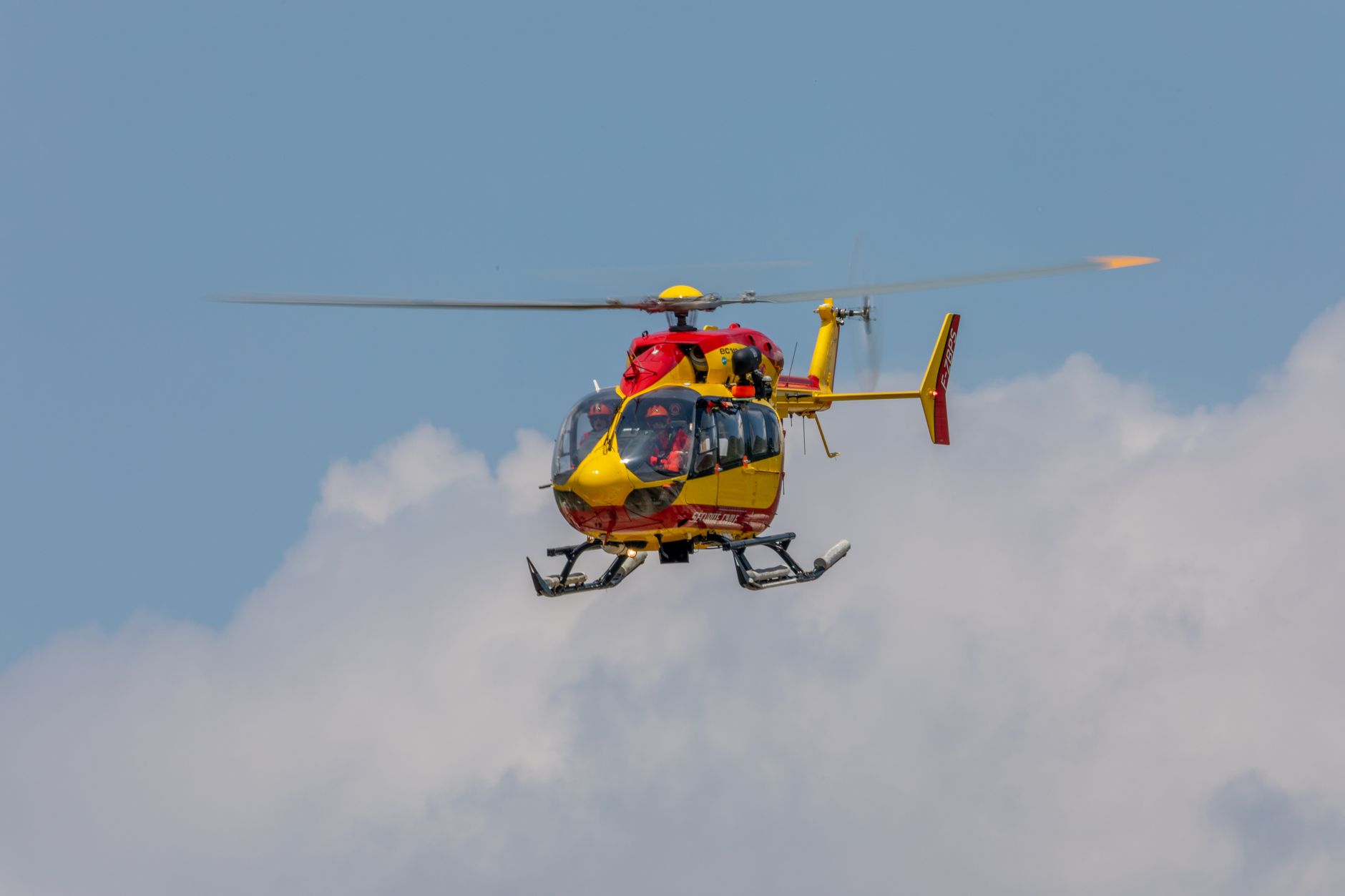 Evacuare medicală istorică pe frontul din Ucraina: un soldat rănit a fost transportat cu o dronă aeriană