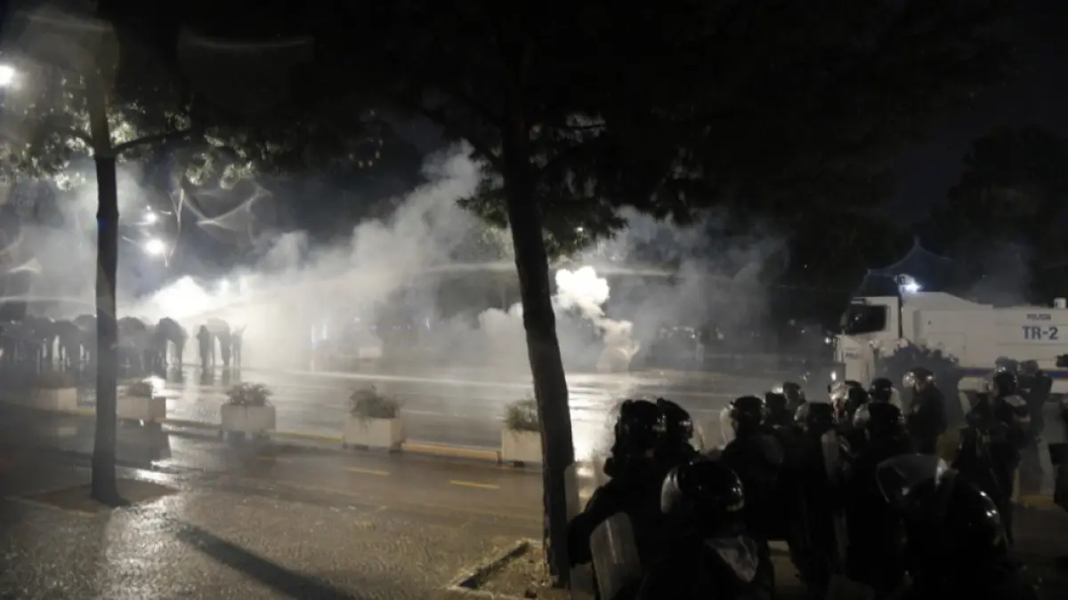Albania, în pragul unei crize de guvernare: șapte zile de revolte violente în Tirana