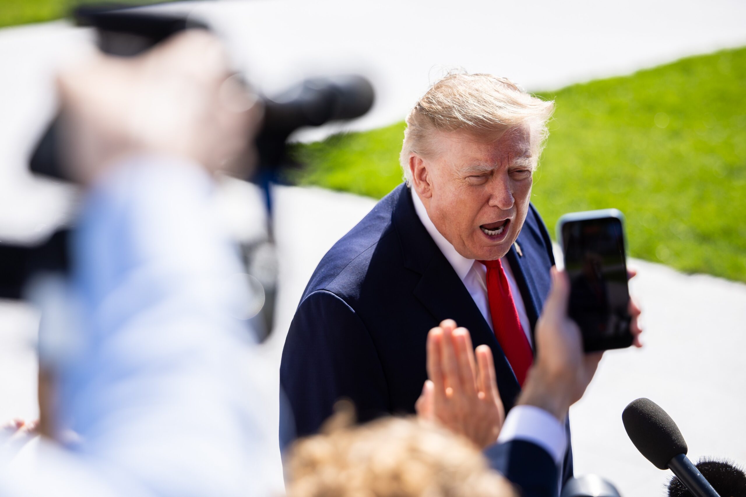 Popularitatea lui Donald Trump a scăzut la cel mai scăzut nivel din cele două mandate