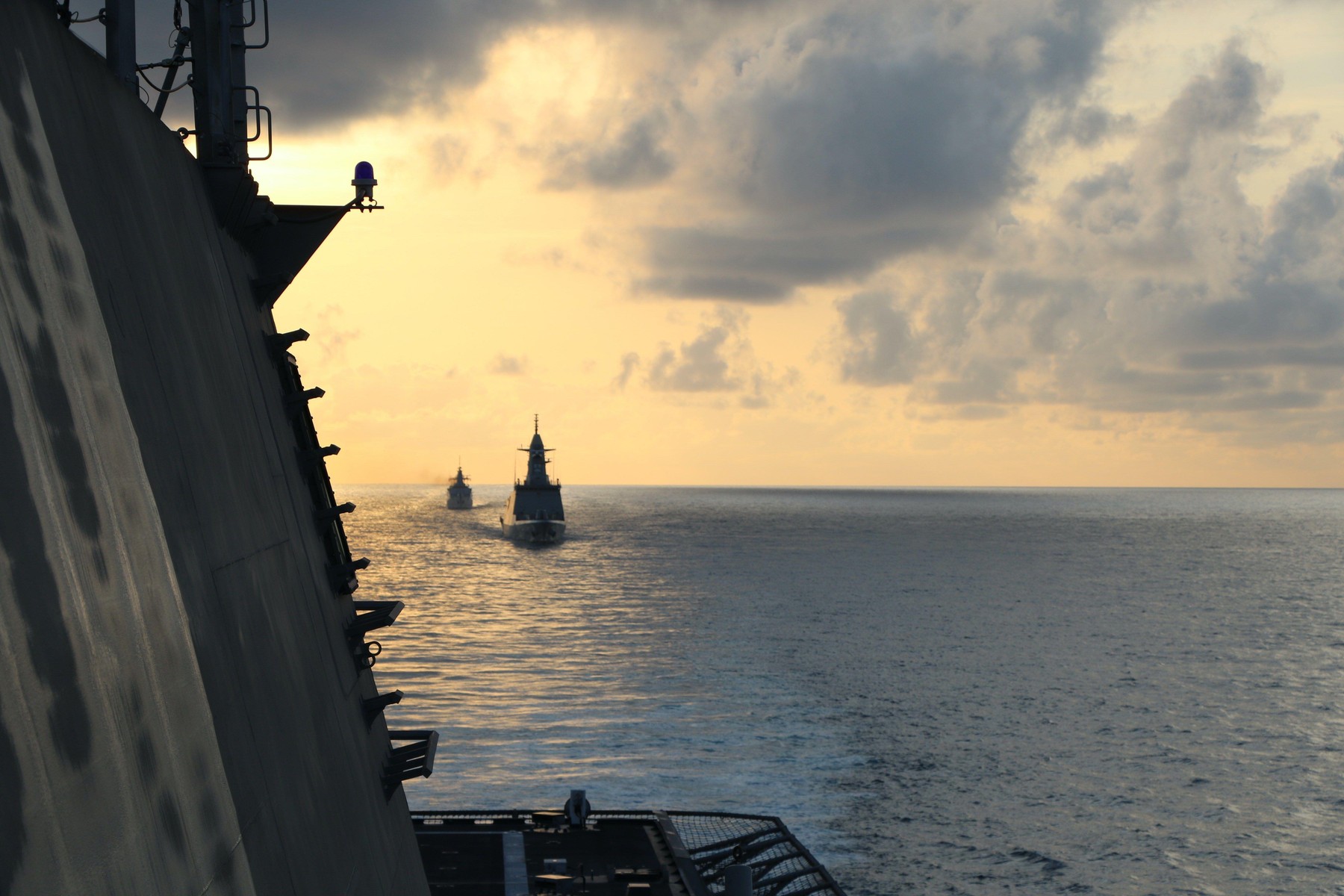 Tensiuni în Marea Chinei de Sud: China trimite forțe navale după intrarea unei nave americane în apele disputate