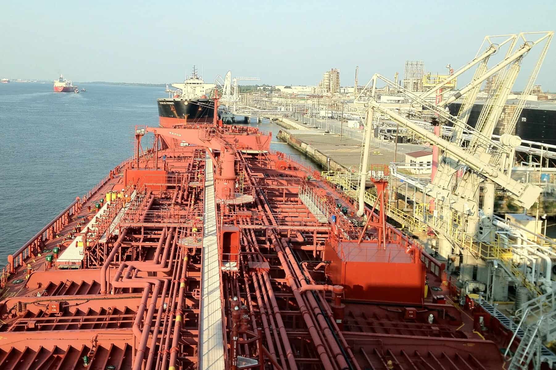 Capacitatea conductei Est-Vest din Arabia Saudită va reveni parțial; prețul petrolului scade sub 105 dolari