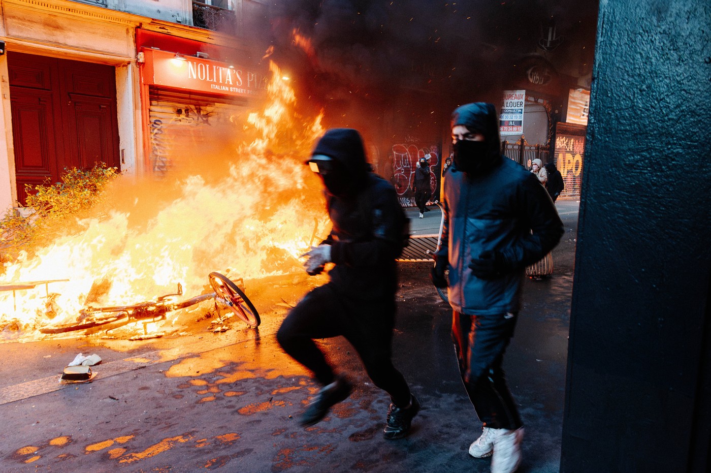 Instabilitatea socială din Franța este exploatată de lideri politici și de puteri externe
