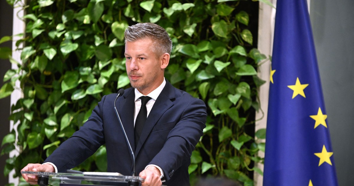 Péter Magyar invocă România ca exemplu de gestionare deficitară a bugetului în Parlamentul de la Budapesta