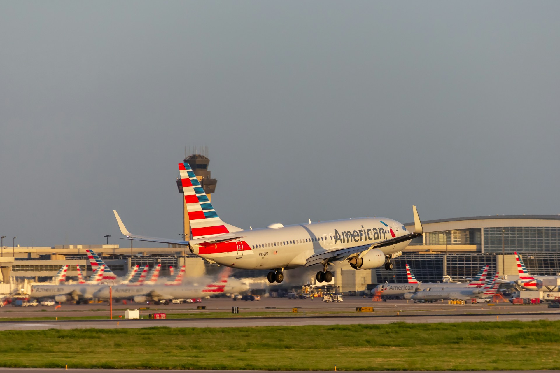 Alertă de securitate în Washington: Suspendarea zborurilor la Aeroportul Ronald Reagan după raportarea unei drone