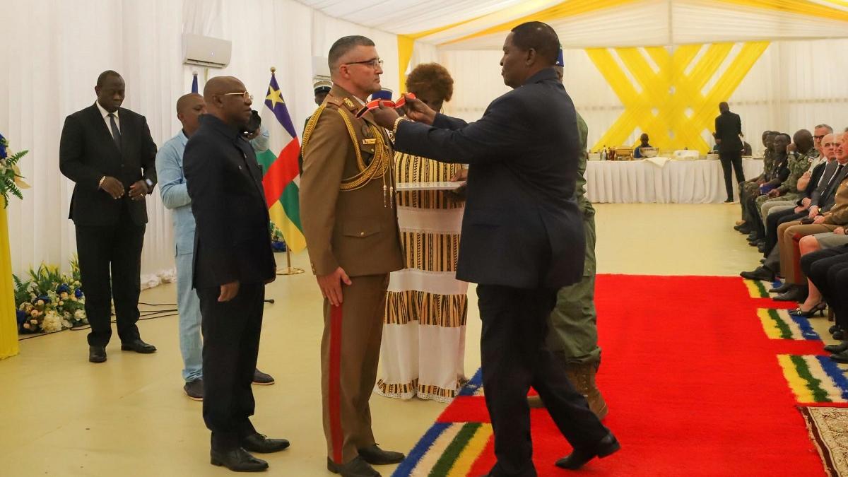 Schimb de comandă la misiunea UE în Republica Centrafricană: Generalul Apostolescu preia conducerea