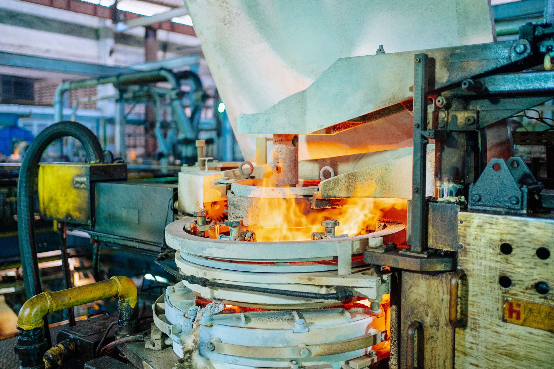 România acuză Moscova de război hibrid după sabotajul de la platforma industrială Carfil din Brașov