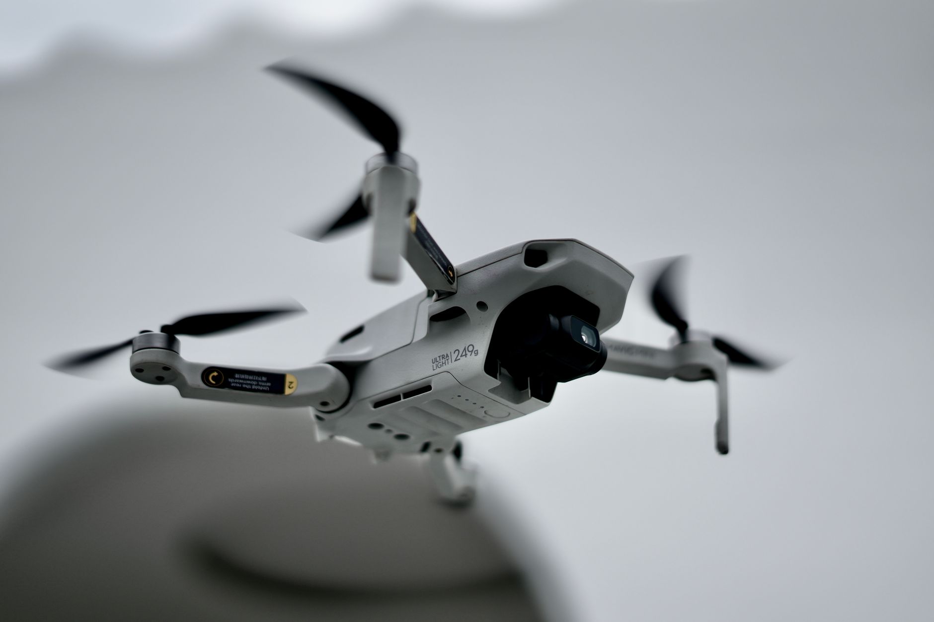 Vulnerabilități europene în fața atacurilor hibride: lacune în detectarea dronelor și coordonarea răspunsului