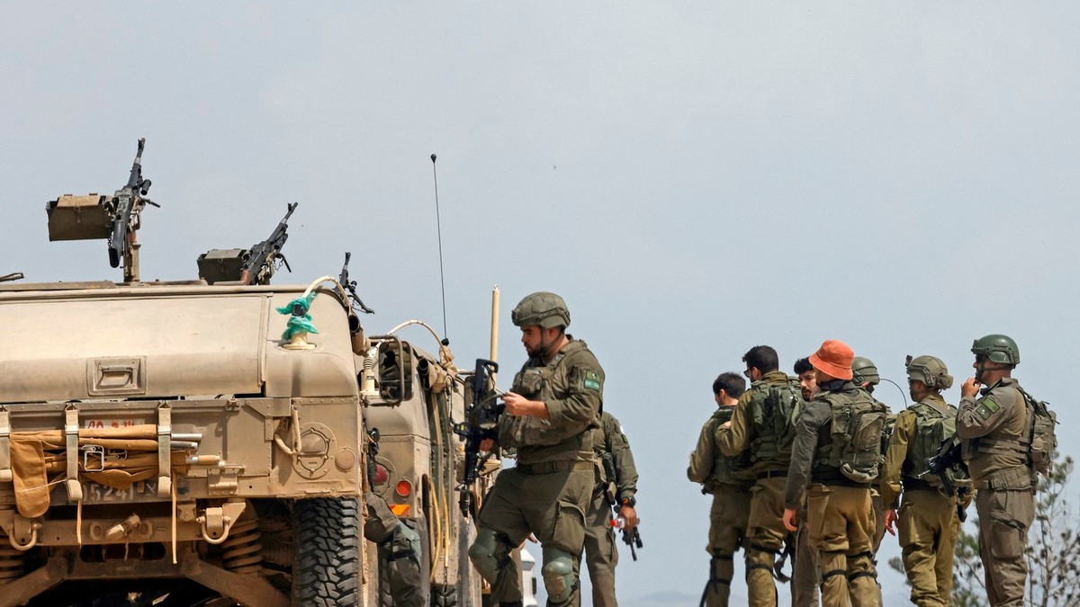 Incident violent în Cisiordania: Soldat israelian filmat lovind un deținut palestinian legat