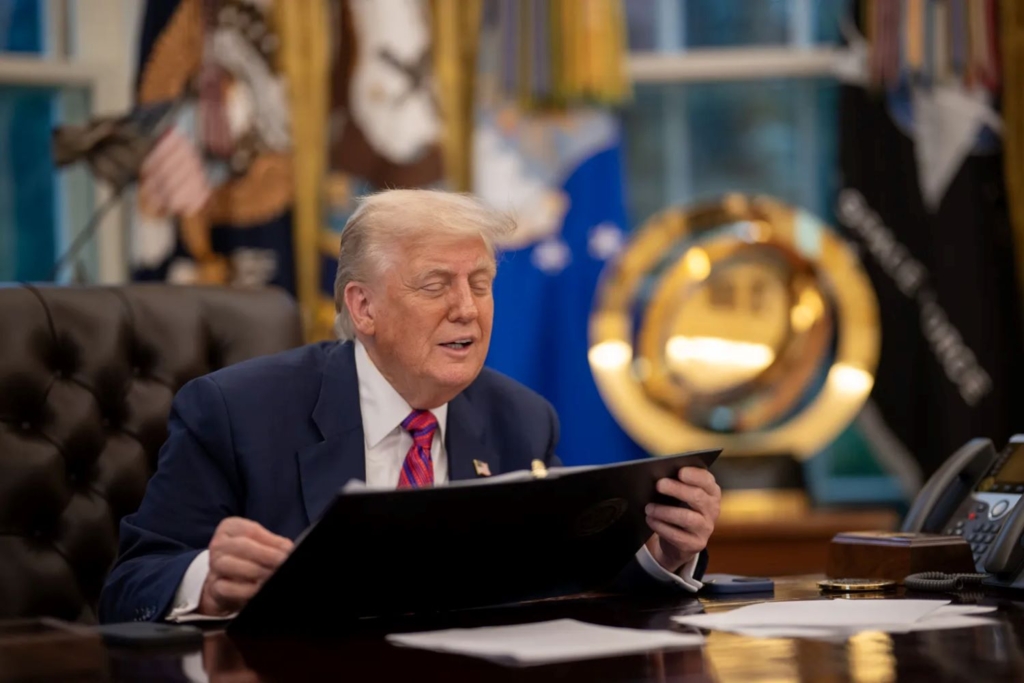 Donald Trump anunță negocieri diplomatice între Vladimir Putin și Volodimir Zelenski pentru încetarea războiului