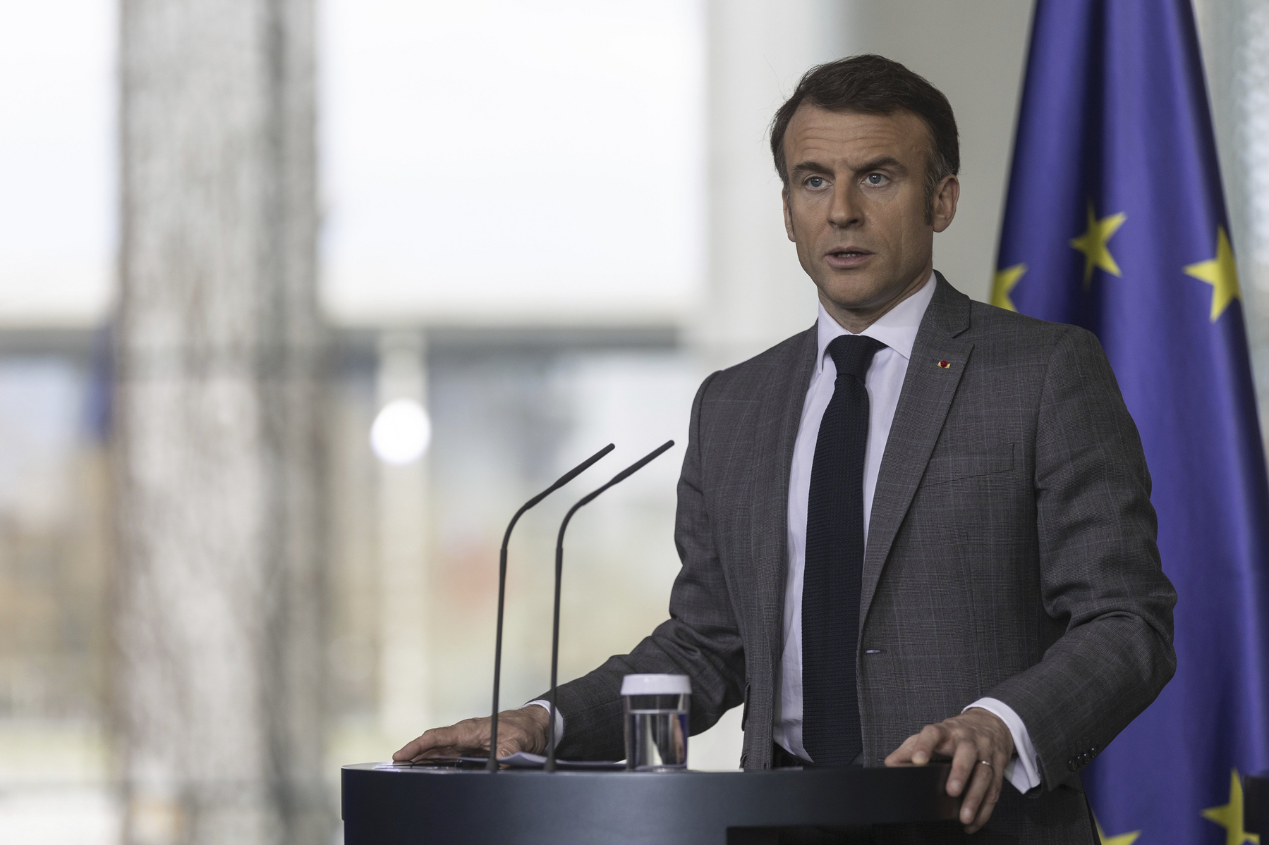 Avertismentul lui Emmanuel Macron privind tacticile hibride ale Rusiei și securitatea infrastructurii europene