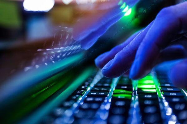 Grupul de hackeri WaterPlum a sustras milioane de euro prin oferte de muncă false