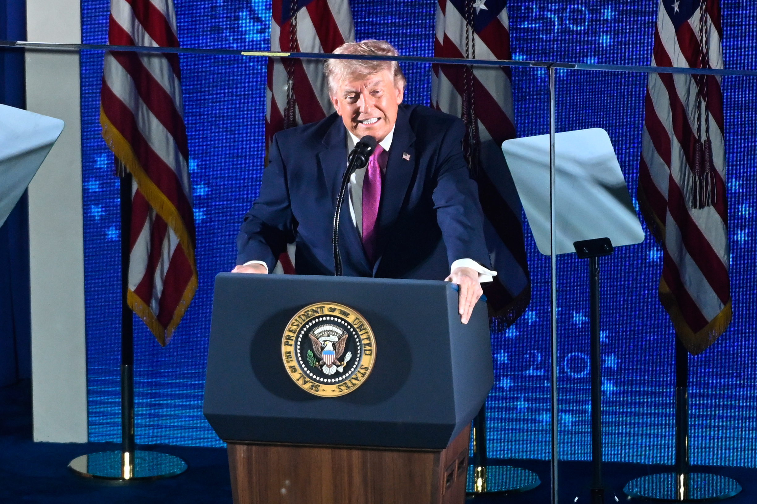Donald Trump interzice accesul CNN, MS NOW și Politico la Casa Albă sub pretextul publicării de știri false