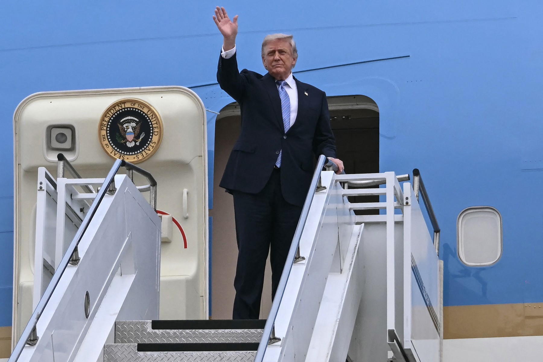 Donald Trump restricționează accesul presei la Casa Albă: CNN și Politico sunt excluse
