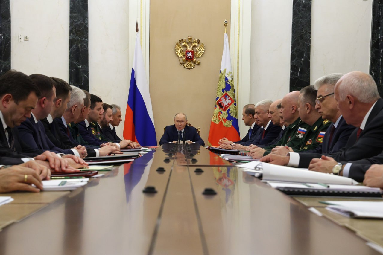 Vladimir Putin propune restabilirea relațiilor cu vecinii europi în cadrul ședinței Comisiei militar-industriale