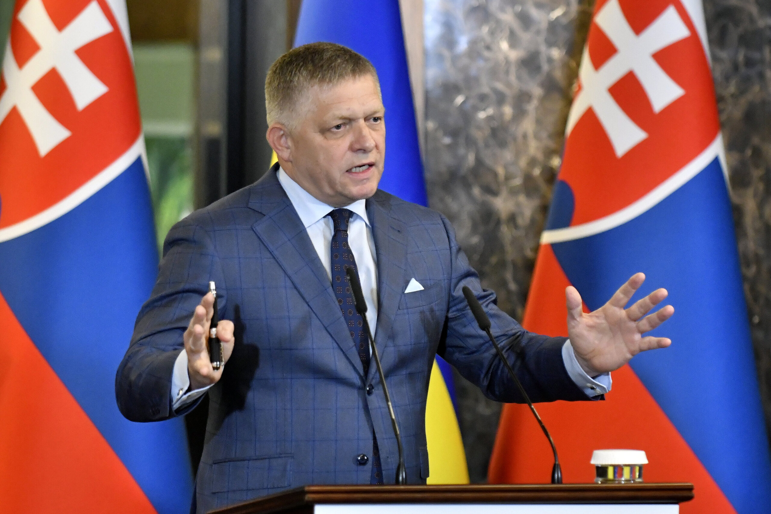Robert Fico avertizează că NATO este împinsă spre un conflict direct cu Rusia