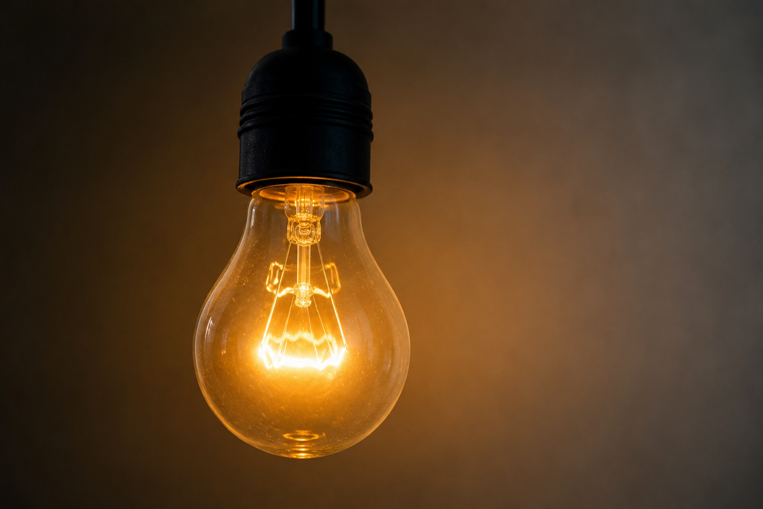 Prețurile energiei electrice în Europa înregistrează cel mai puternic avans de după criza energetică