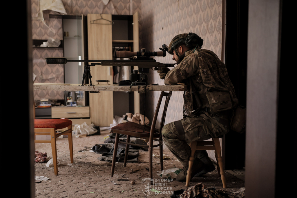 Evoluția misiunilor de lunetist în Ucraina: supravegherea și camuflajul devin prioritare în fața dronelor