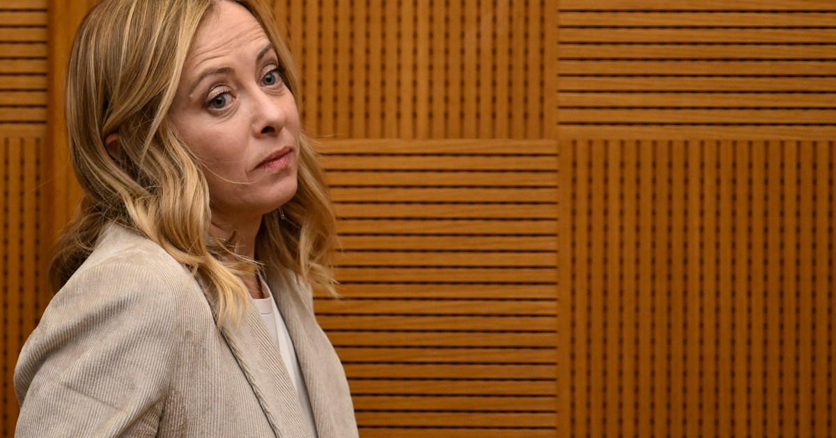 Giorgia Meloni propune limitarea numărului de elevi străini și interzicerea vălului islamic în școli
