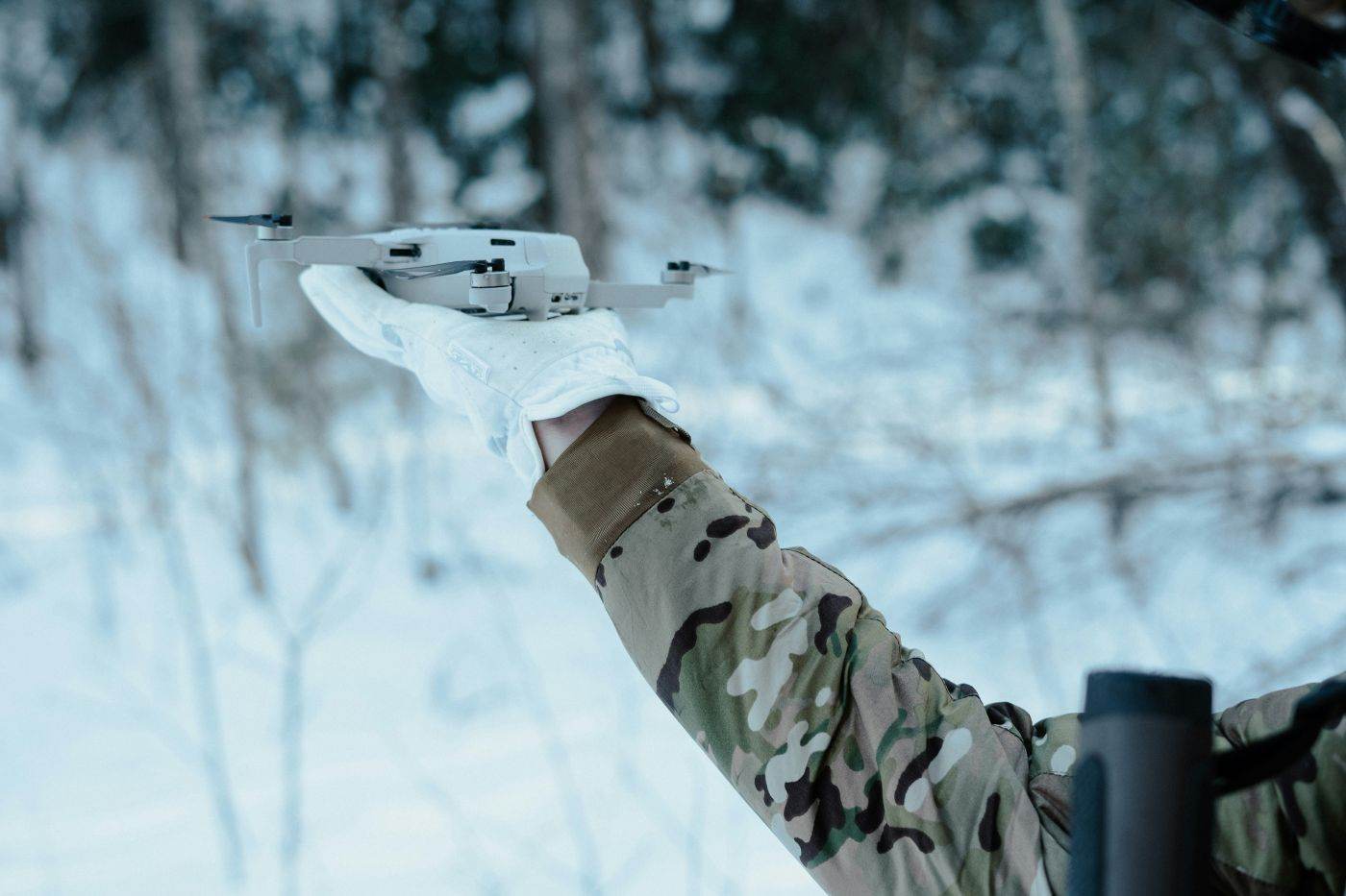 Atacuri cu drone și rachete balistice asupra Riadului și infrastructurii energetice saudite