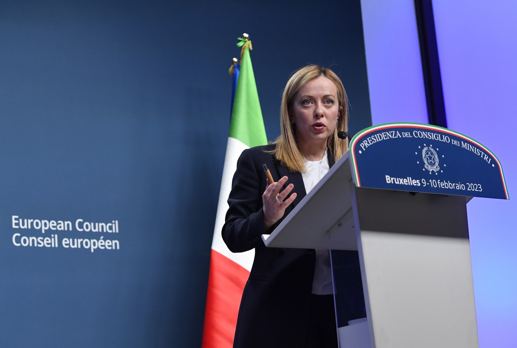 Italia va impune restricții privind purtarea vălului și numărul de elevi străini în școli