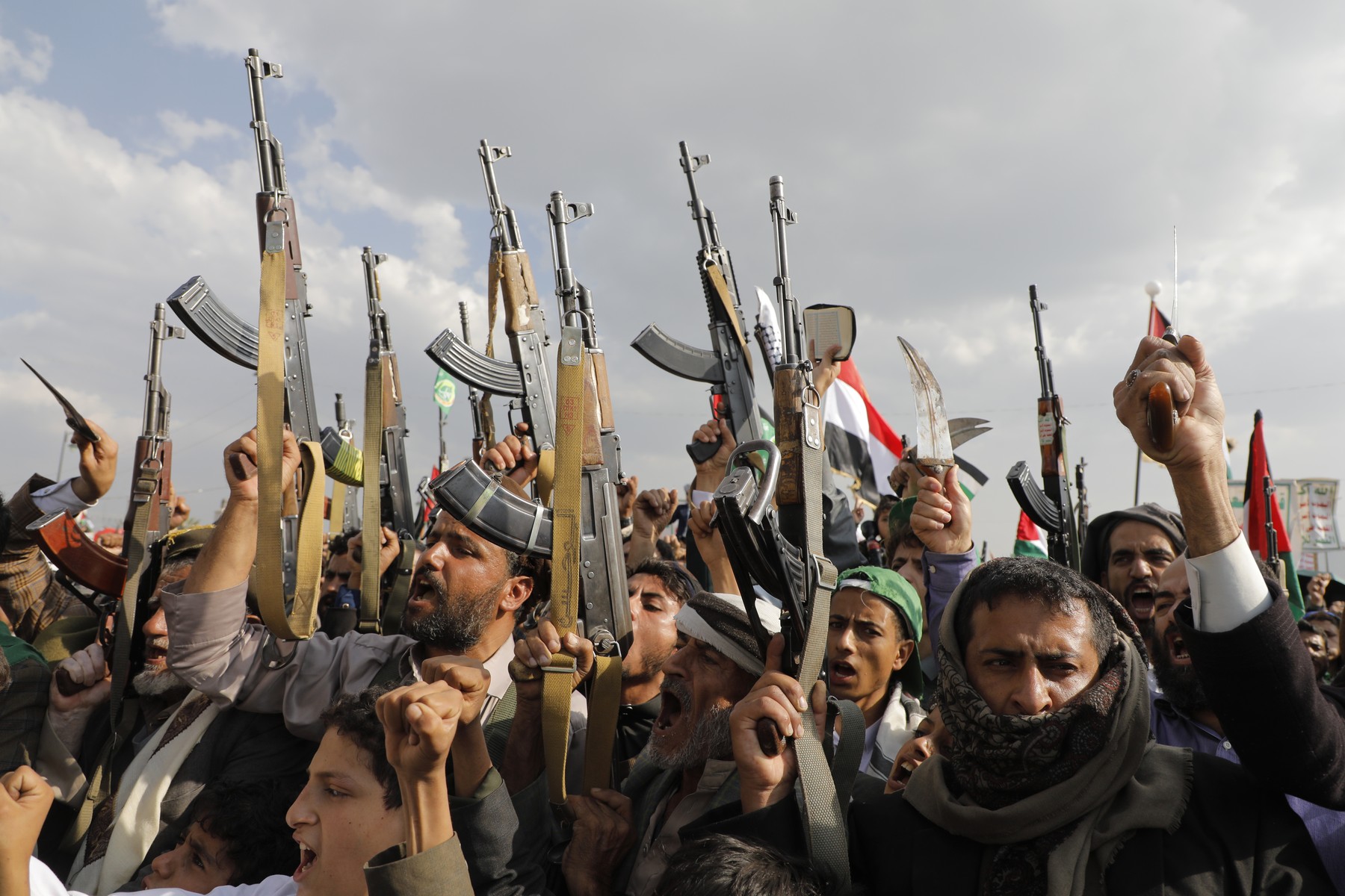 Rebelii Houthi anunță că nu vor ataca navele americane în Marea Roșie