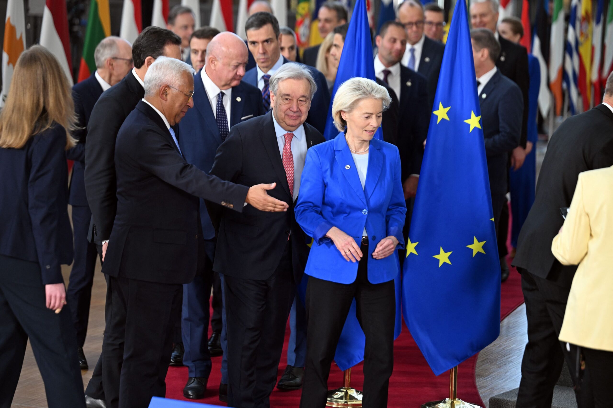 Europa se confruntă cu amenințări simultane din trei direcții, în timp ce NATO și UE sunt vulnerabile