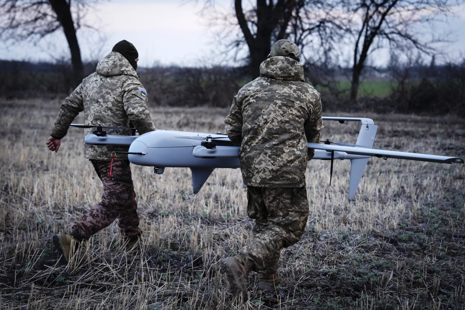 Atac cu drone asupra complexului industrial din Nizhnekamsk: două victime și incendiu la instalații petroliere