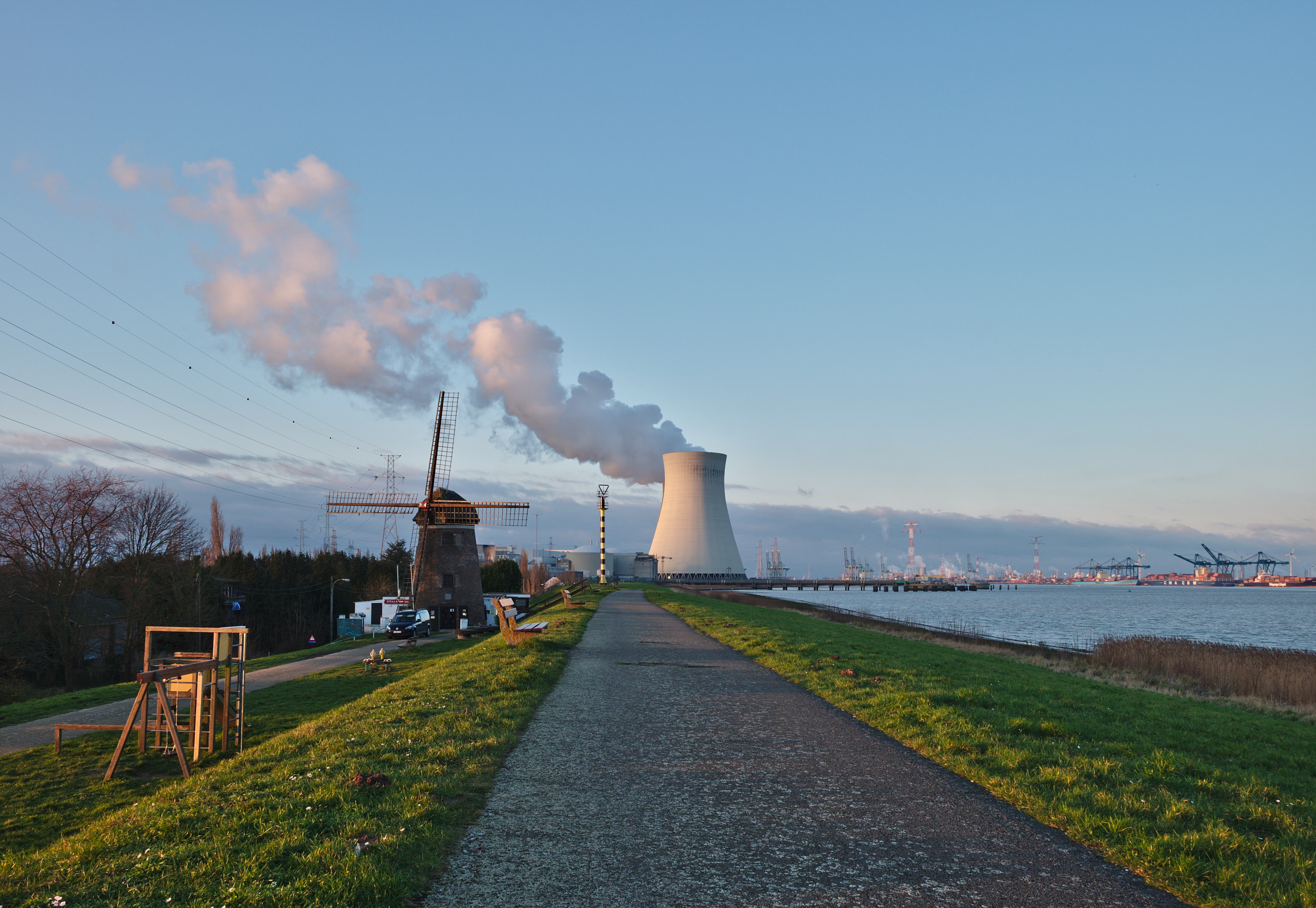 Italia revine spre energia nucleară: Senatul a aprobat cadrul legislativ pentru noile tehnologii