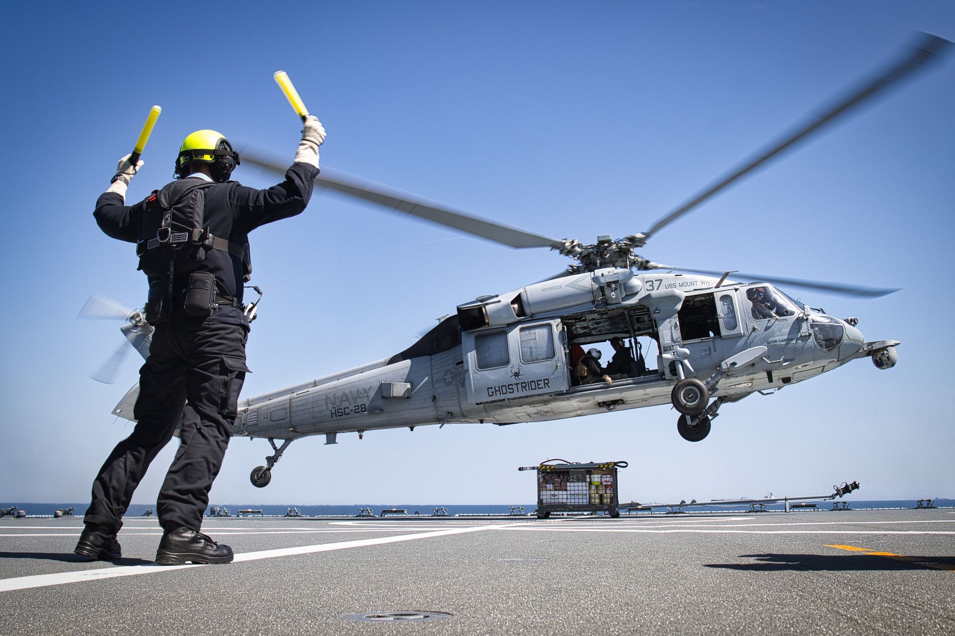 Administrația Trump confirmă opt tentative de sinucidere în cadrul grupului de luptă al portavionului USS Abraham Lincoln