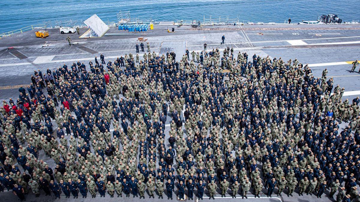 Opt tentative de sinucidere raportate în cadrul grupului de luptă al portavionului USS Abraham Lincoln