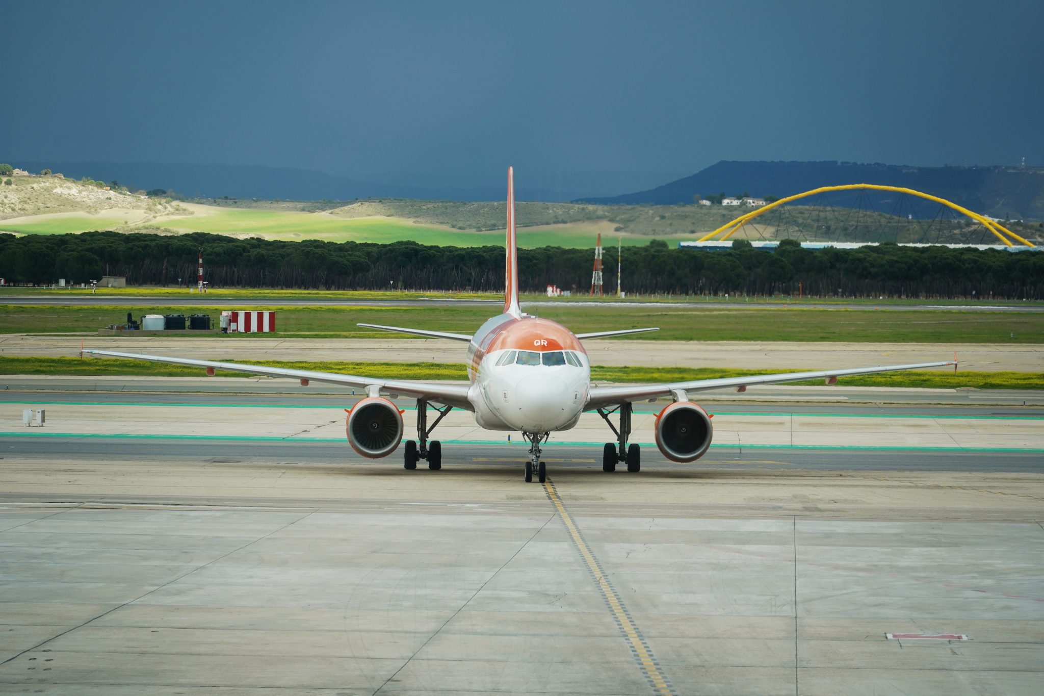 Restricții severe pentru aviația iraniană: Emiratele Arabe Unite au suspendat zborurile companiilor din Iran