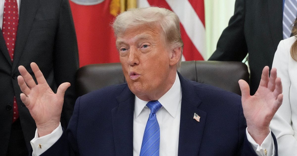 Donald Trump promite eliminarea taxelor vamale pentru whiskeyul irlandez în cadrul vizitei din Irlanda
